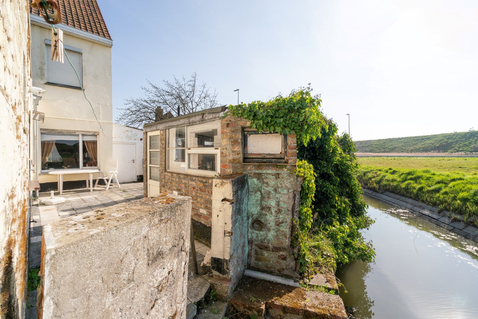 Hoekwoning met veel potentieel te Zwankendamme foto 2