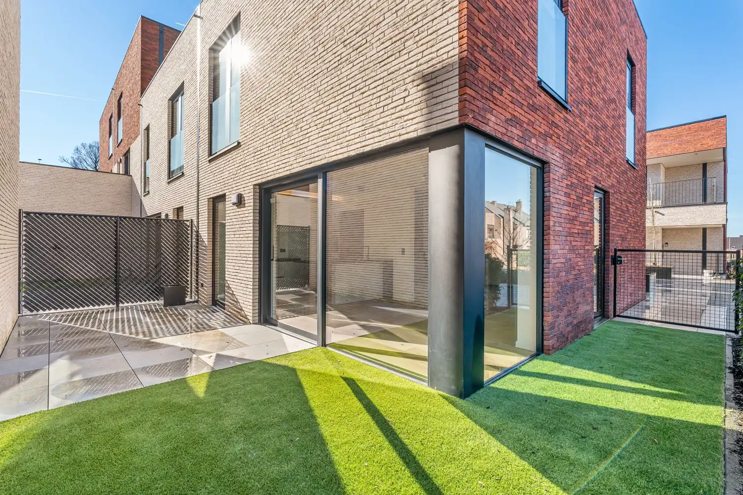 Instapklare nieuwbouw rijwoning met 3 slaapkamers en zonnig terras in het centrum van Borgloon foto 9