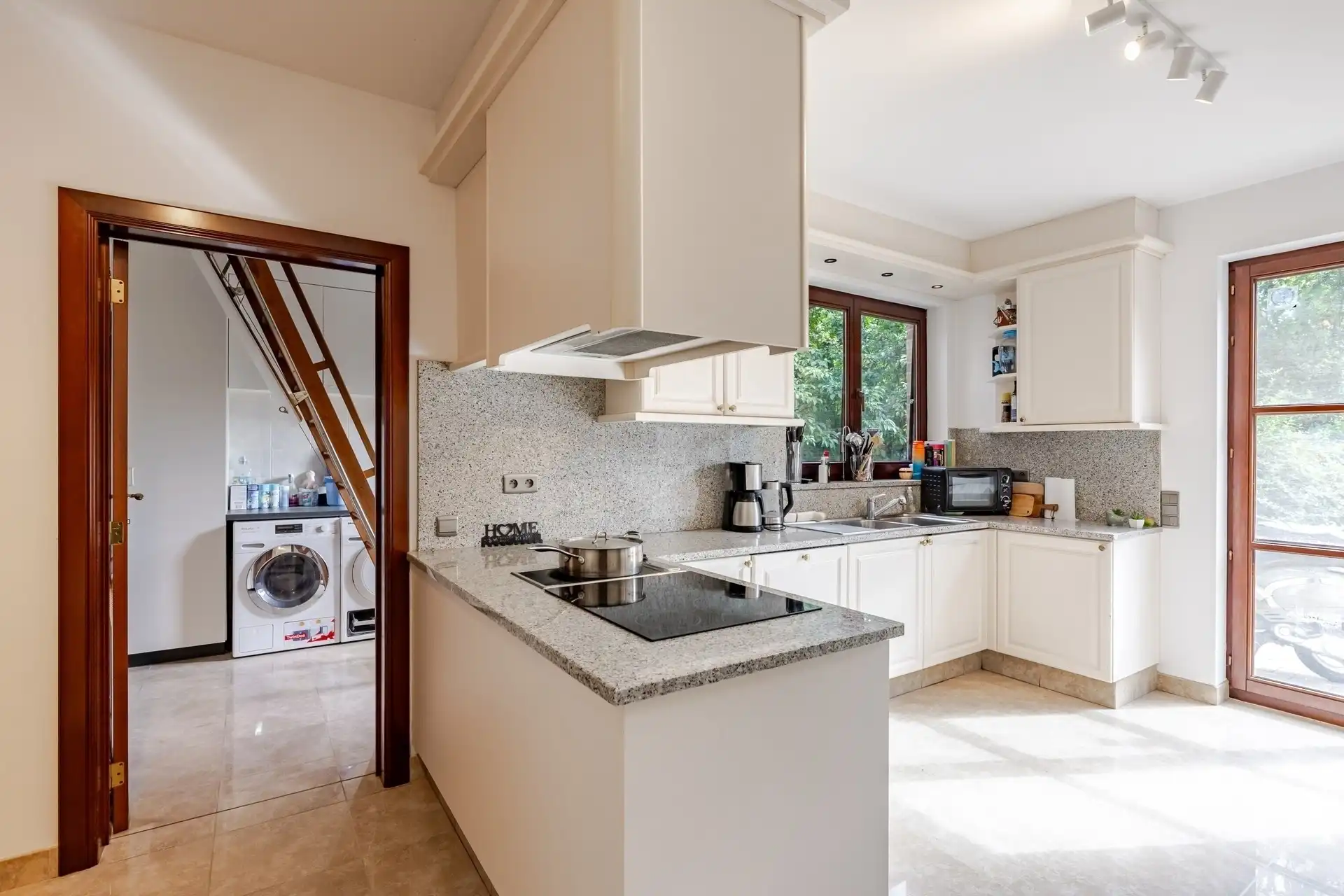 Mooie vrijstaande woning met 4 slaapkamers en grote garage in Wetteren foto 7