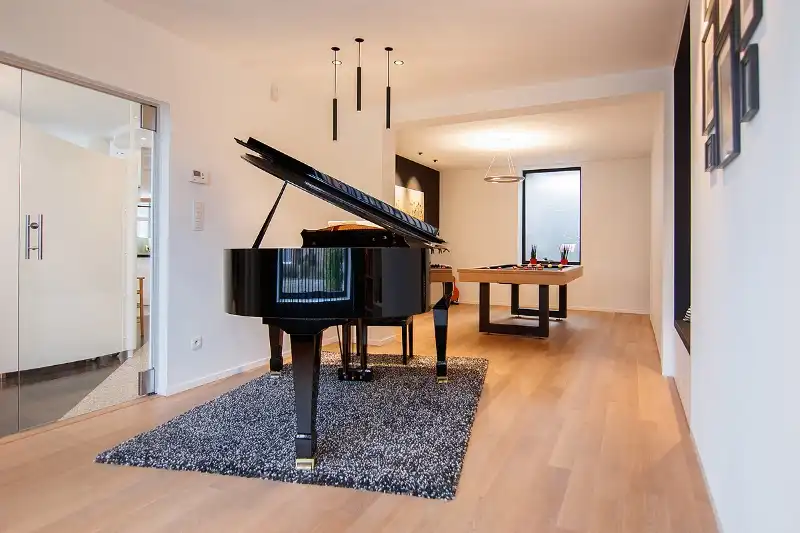 Knap afgewerkte, energiezuinige en ruime woning met vier slaapkamers, guesthouse/praktijkruimte op een centrale (maar toch bosrijke!) locatie te As foto 6