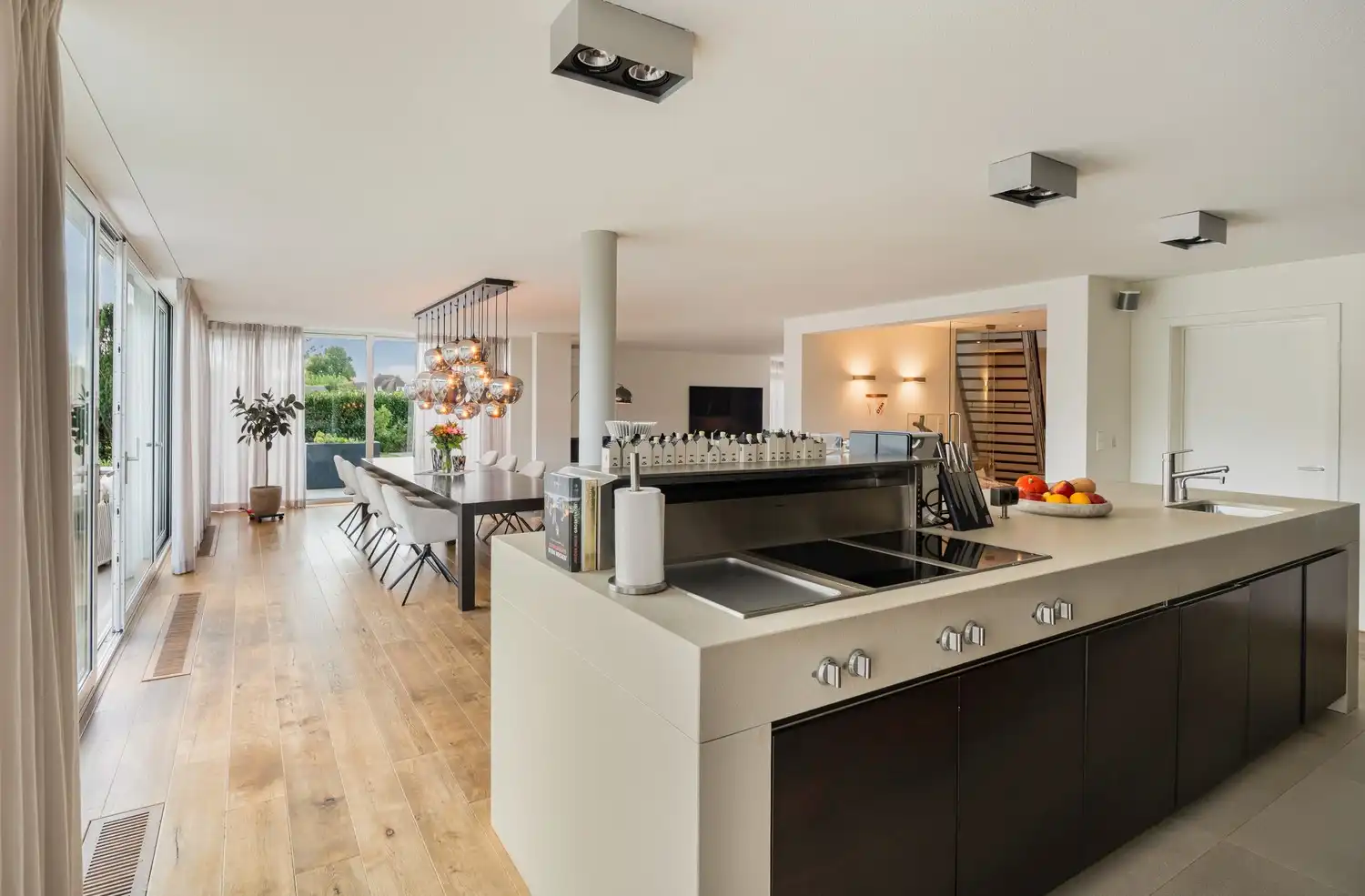 Royale villa van 461 m² met luxe afwerking gelegen in een rustige en geliefde woonomgeving te Neerharen foto 16