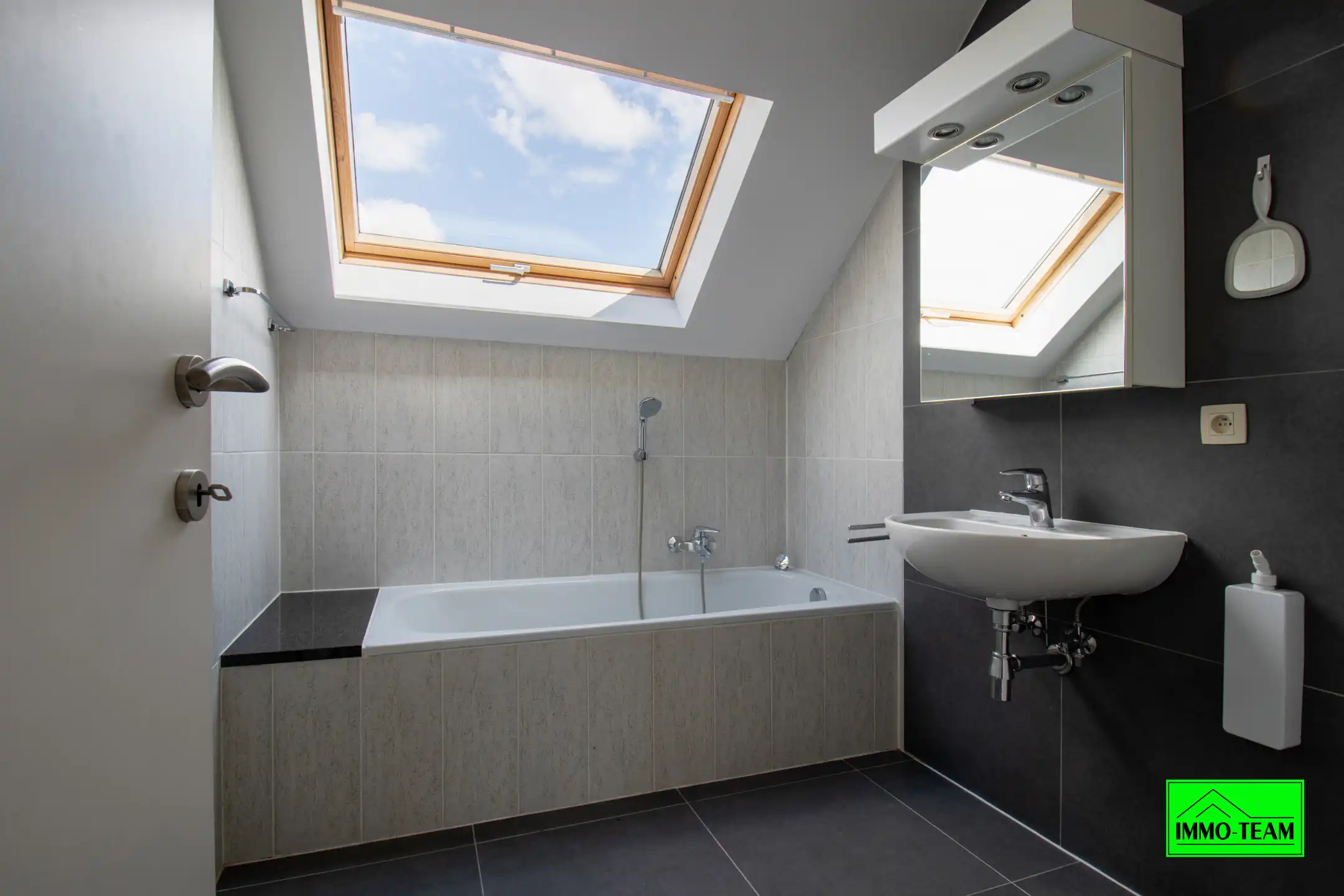 RUIME GEZINSWONING MET 5/6 SLPKS - 2BADK  foto 25