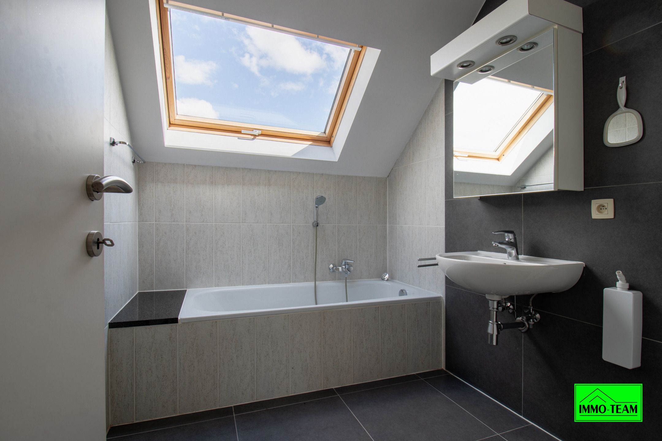 RUIME GEZINSWONING MET 5/6 SLPKS - 2BADK  foto 25