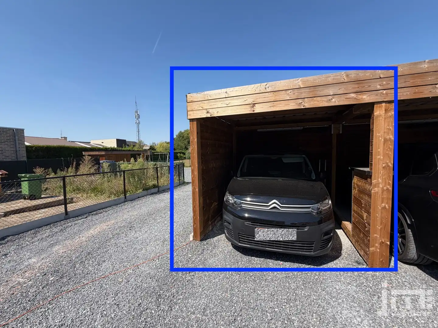 Recent appartement met 2 slaapkamers, carport en buitenberging foto 10