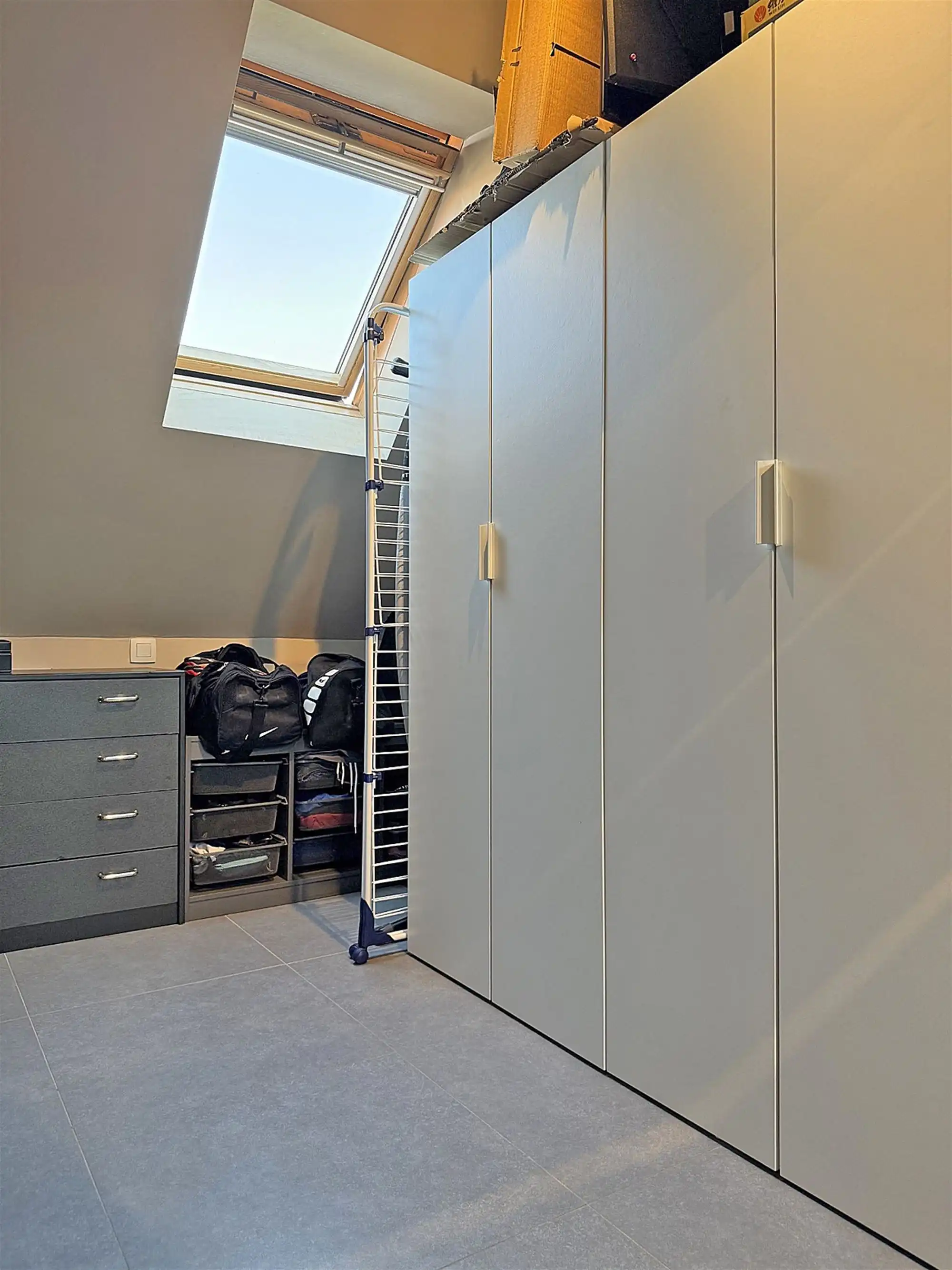 Instapkl. APPARTEMENT (3de verd. / lift) met 2 slpks, terras & ondergr. stnplts  foto 8