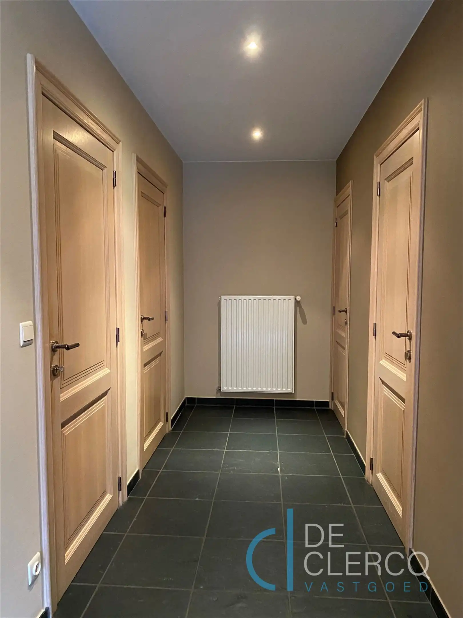 Karaktervolle woning verscholen in een rustige omgeving langs de Antwerpsesteenweg te Oostakker!  foto 8