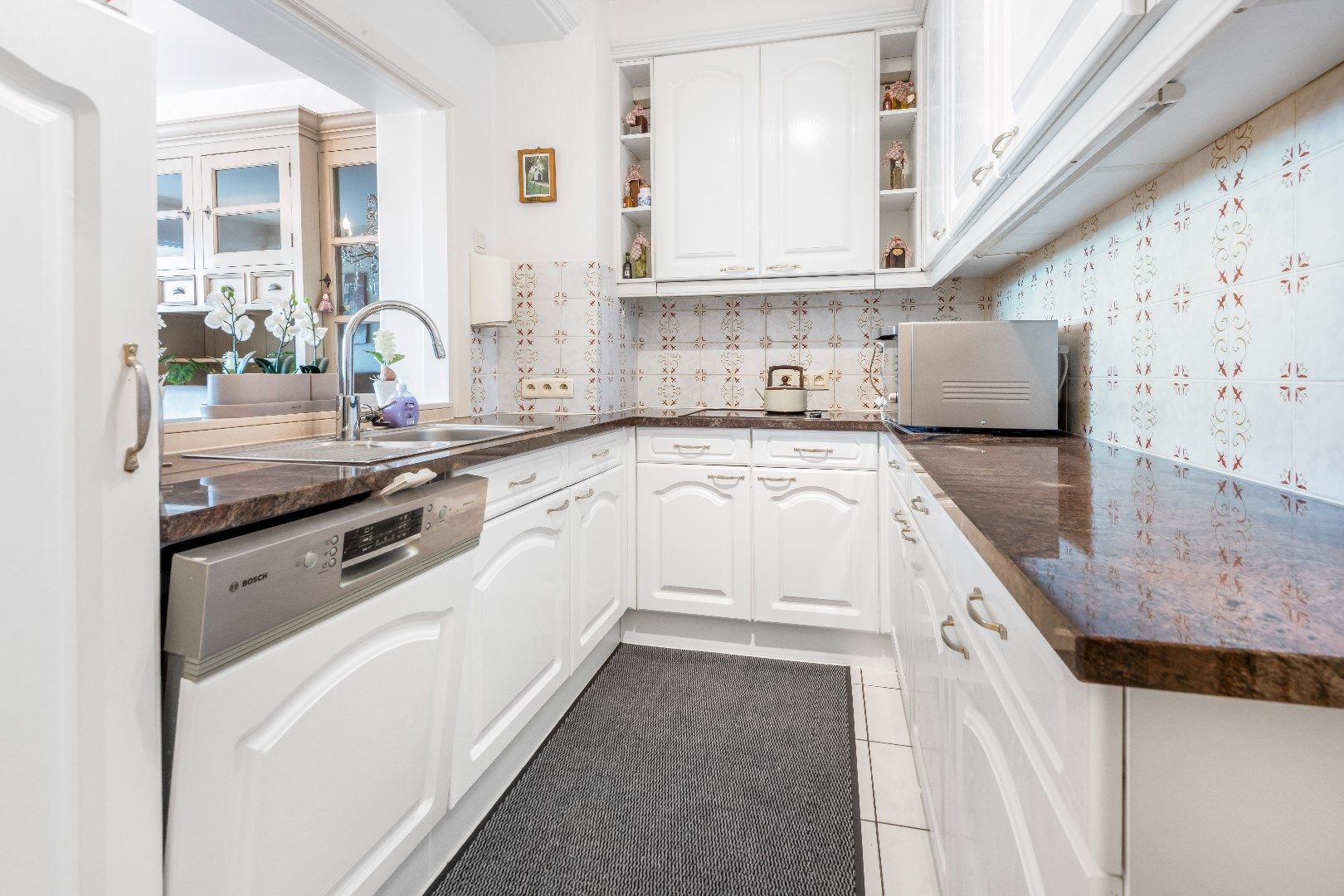 Aangenaam appartement met open zicht gelegen aan de zuidkant van het Burgemeester Frans Desmidtplein.  foto 6