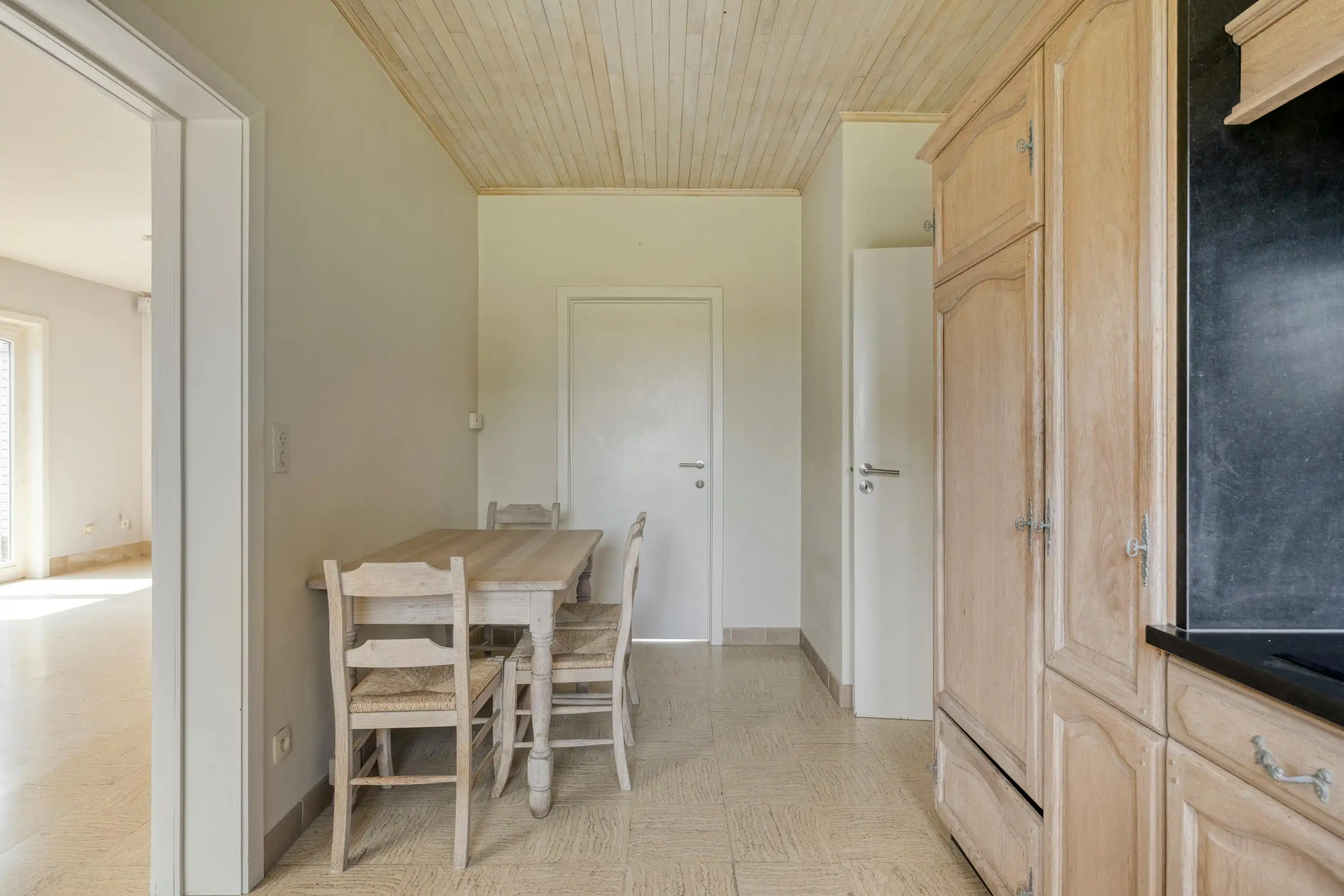 Idyllisch gelegen landelijke woning op perceel van 3.828 m² foto 9