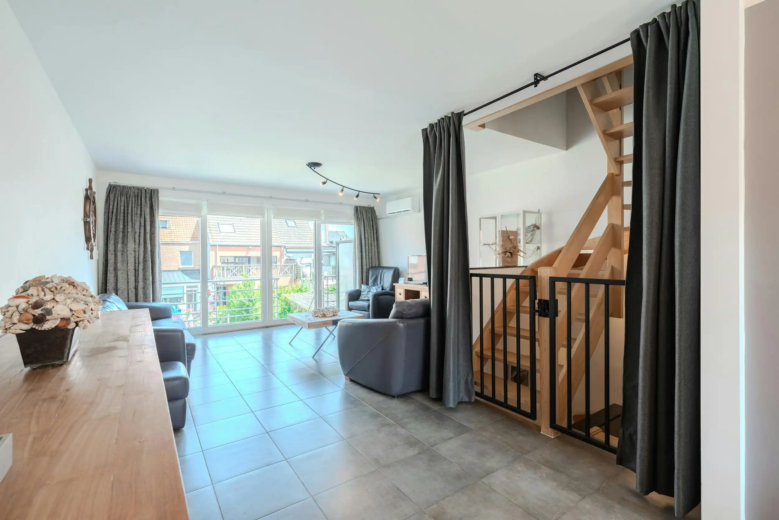 Bel-étage woning met 4 slaapkamers, garage en tuin!  foto 4