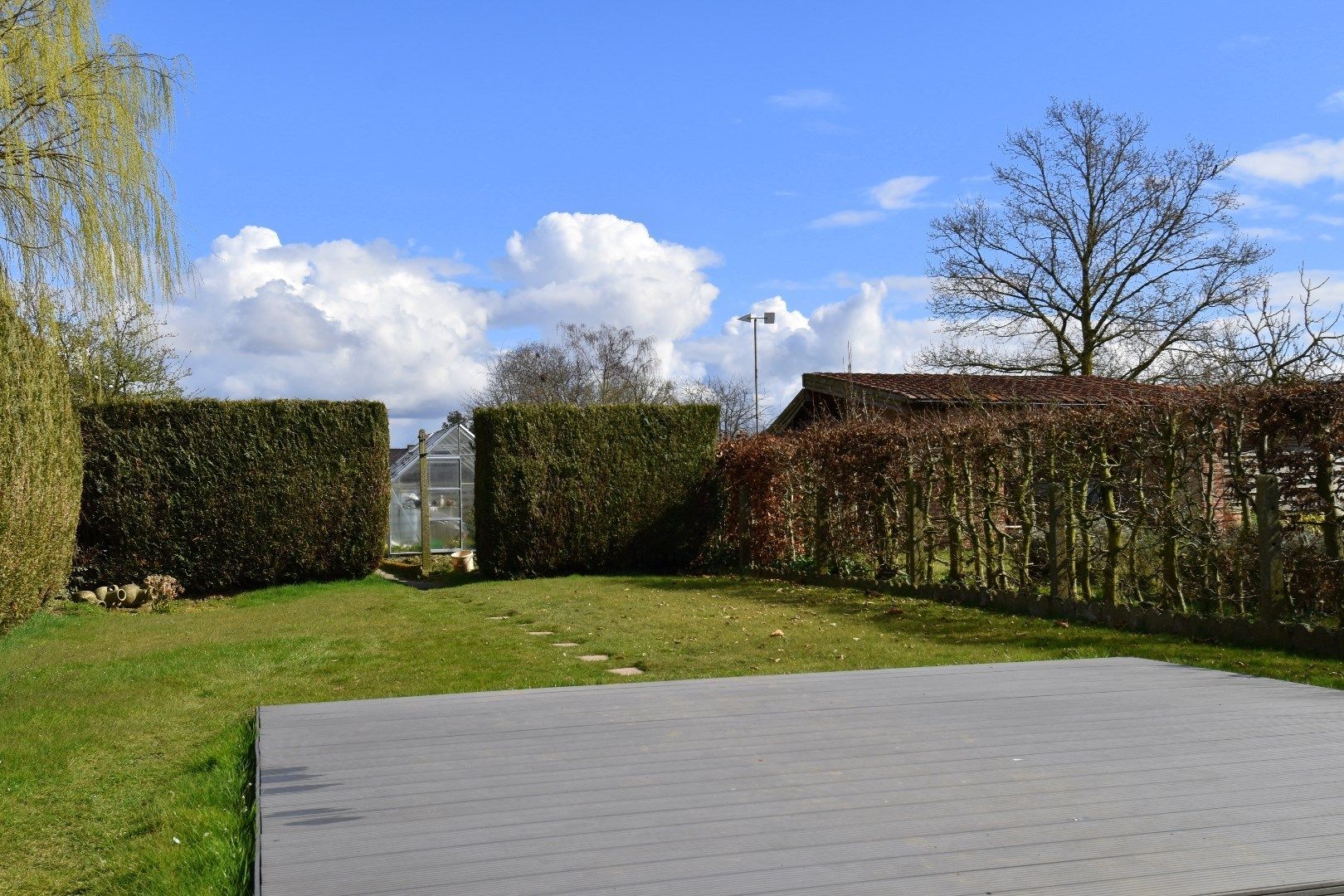 Mooie rijwoning met 2 slaapkamers, tuin en garage te koop in het gezellige Gullegem foto 13