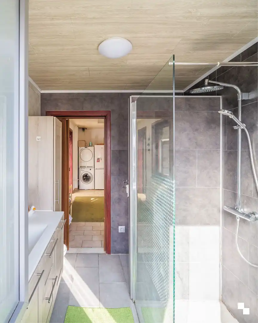 Op te frissen woning te koop aan het station van Melle foto 9