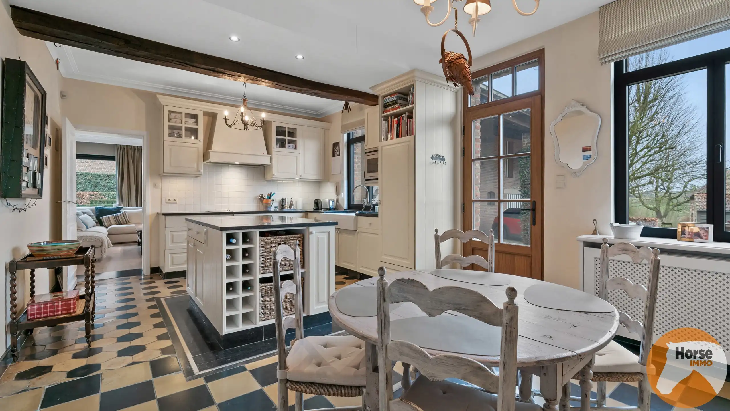 GOOIK - Luxueus afgewerkte hoeve met bijgebouw en weide foto 9