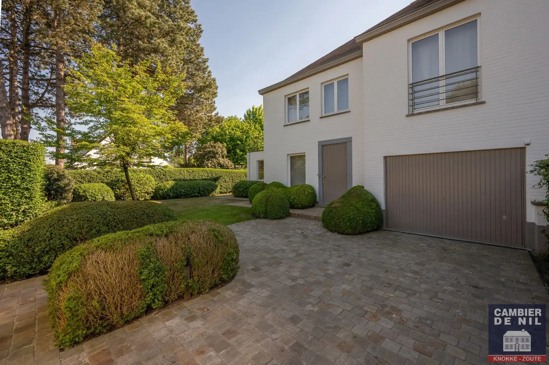 Ruime, gemeubelde koppelvilla aan de Royal Zoute Tennisclub. foto 8