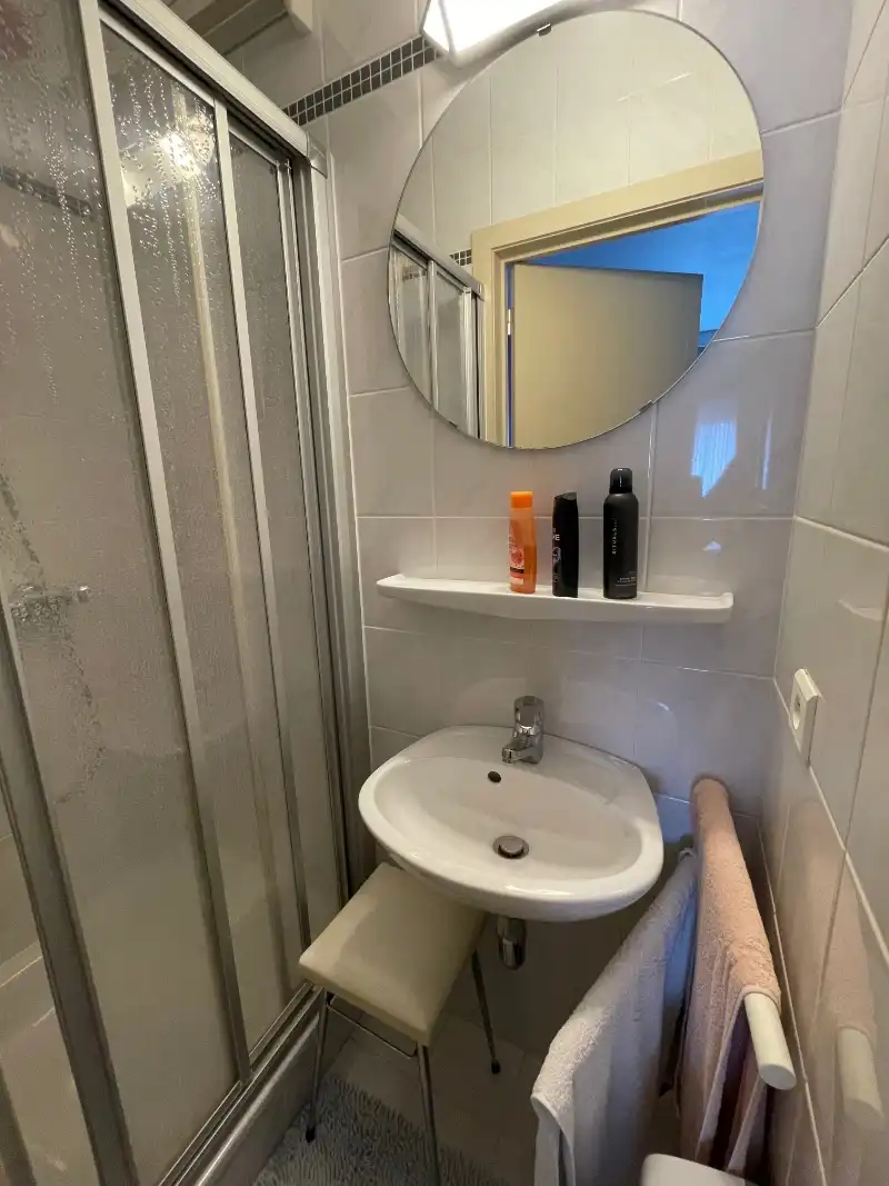 Ruim en rustig  gelegen villa-appartement met 2 slaapkamers en 3 terrassen - een unieke kans! foto 12