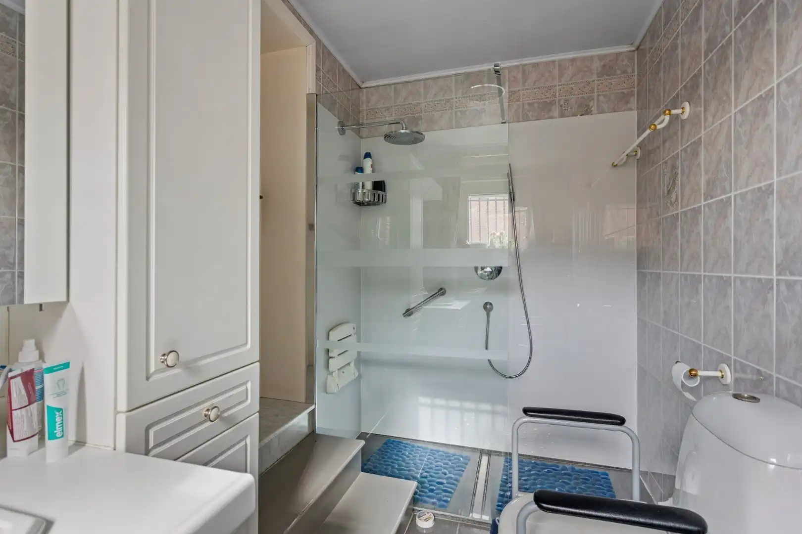 Tweewoonst met ruime werkplaats en garages te Tongeren-Sluizen foto 21