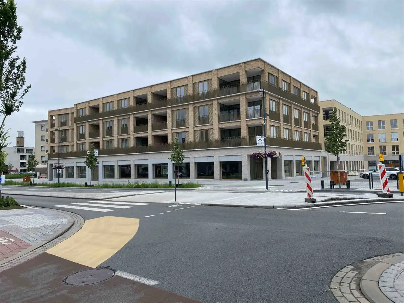 UNIEK COMMERCIEEL GELIJKVLOERS foto {{pictureIndex}}