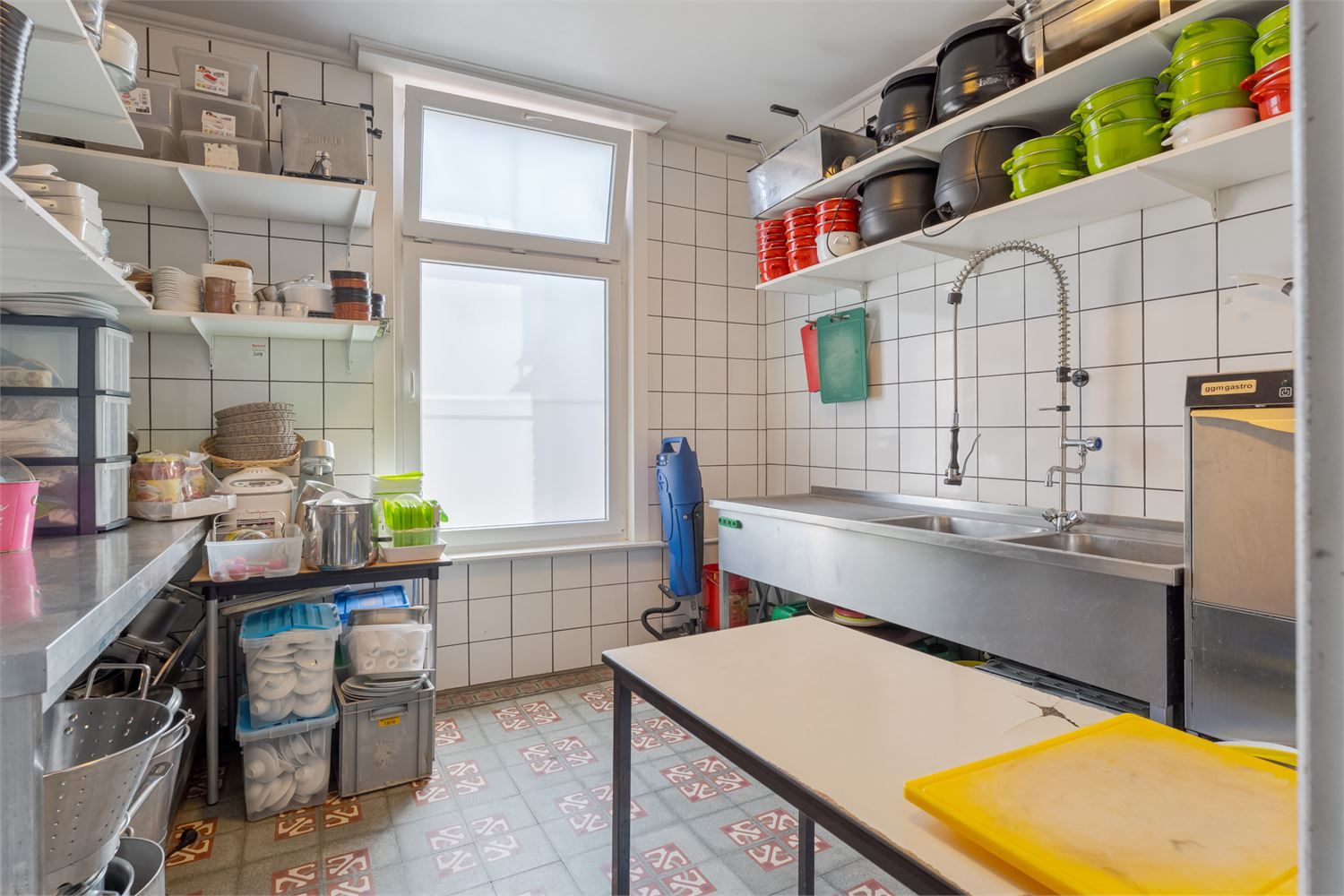 Instapklaar handelspand met woonst op toplocatie – horeca-inboedel inbegrepen! foto 21