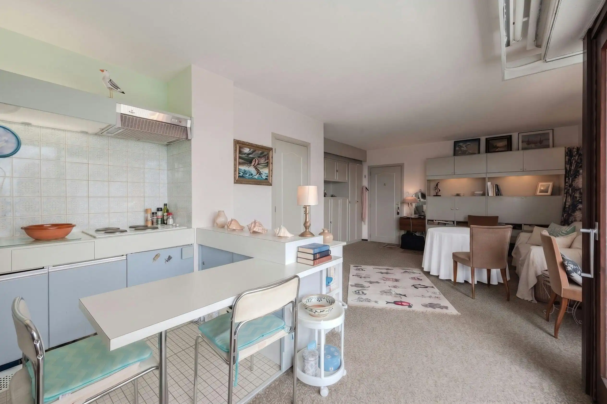 Lichtrijke hoekstudio te koop in centrum Middelkerke! foto 3