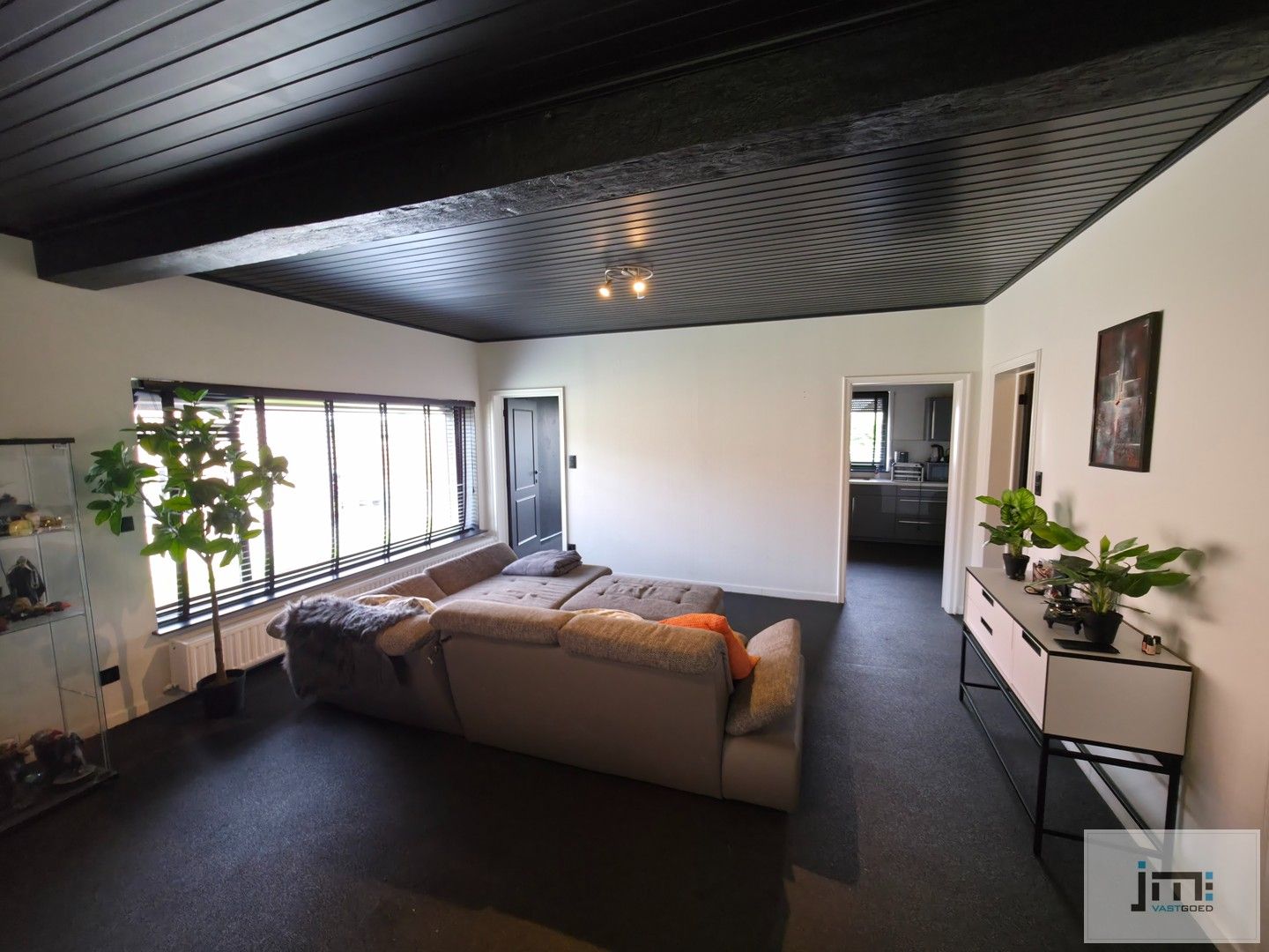 Gelijkvloerse woning met grote hal (200 m2) foto 7