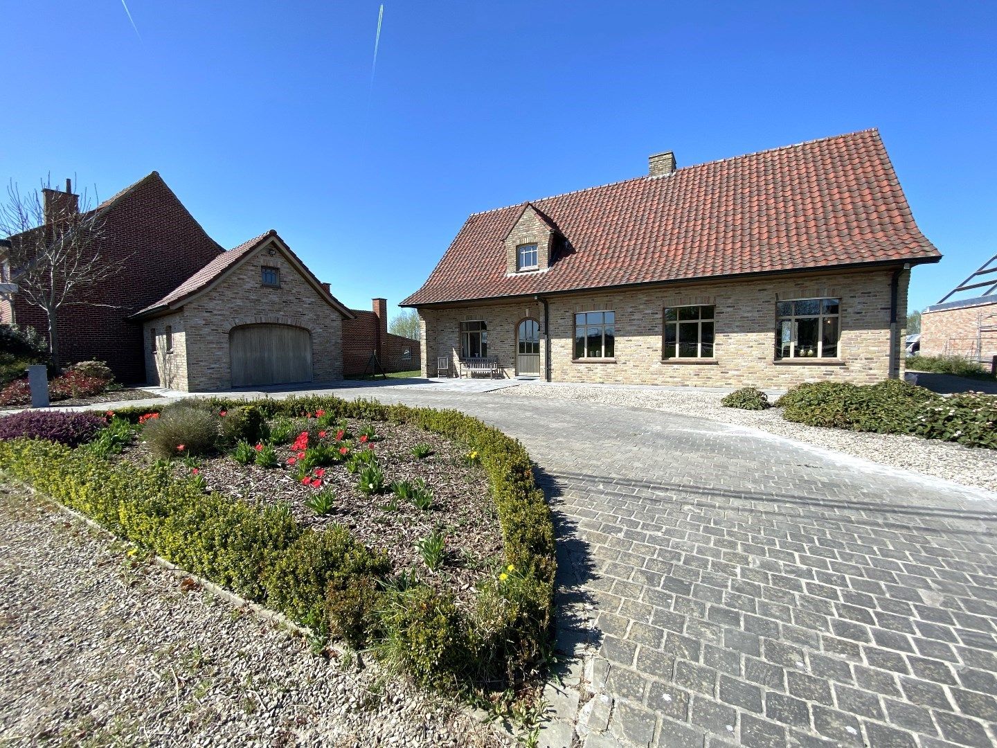 LANDELIJK GELEGEN WONING MET 3 SLPKS | TUIN EN GARAGE foto {{pictureIndex}}