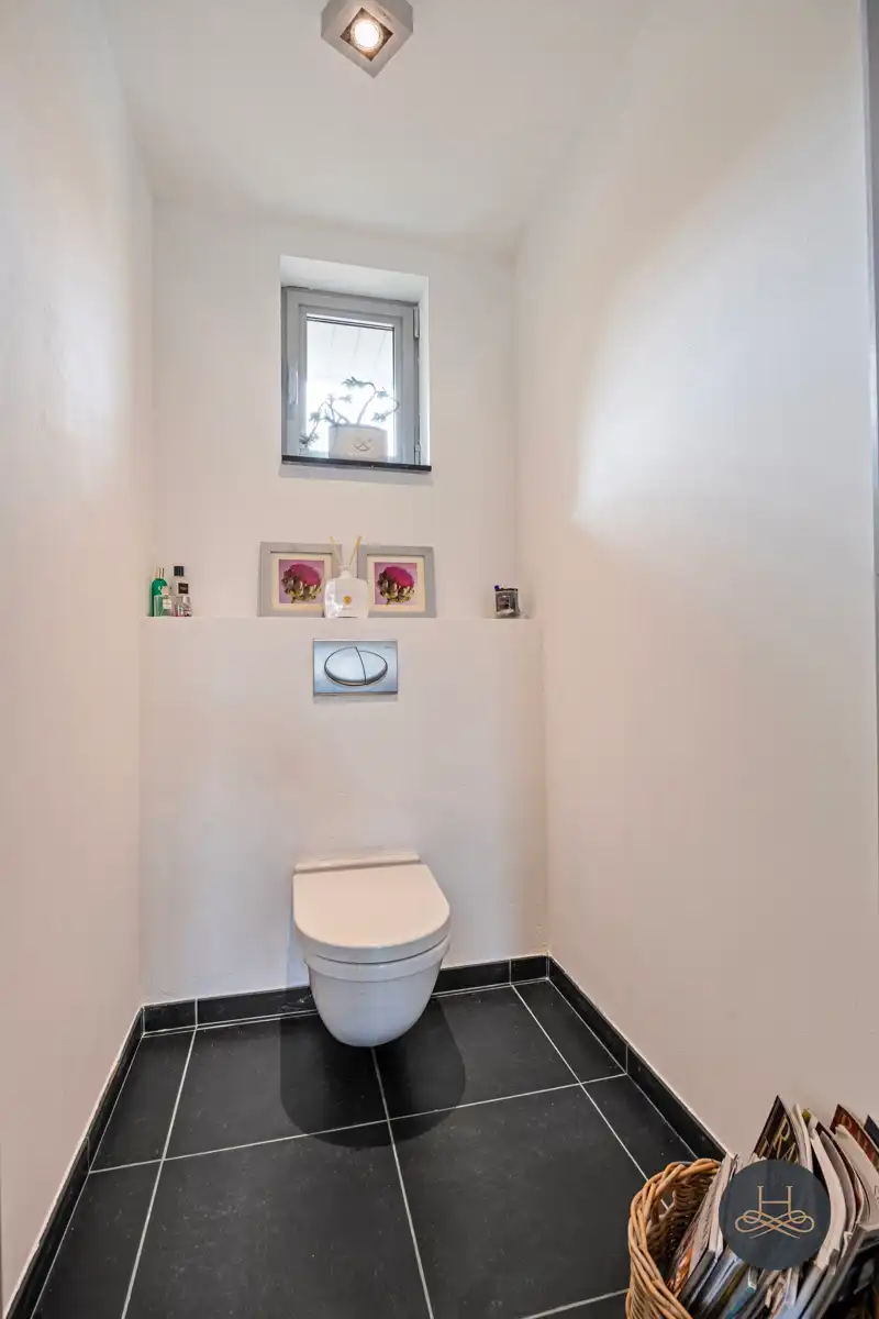 Imposante ruime villa met zwembad en een prachtige tuin foto 33