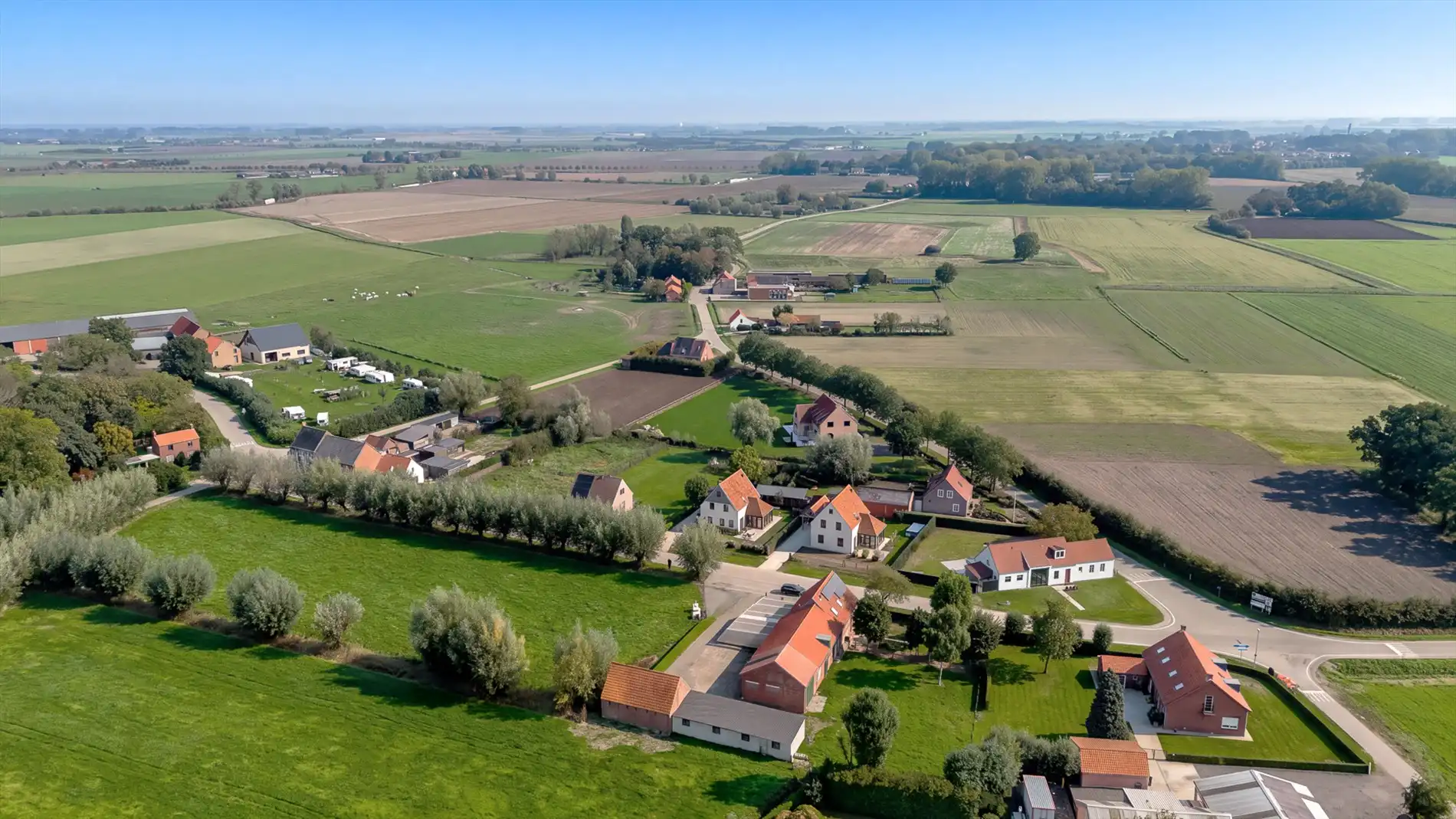 Recente, alleenstaande villa te Sluis, net over de grens met België foto 2