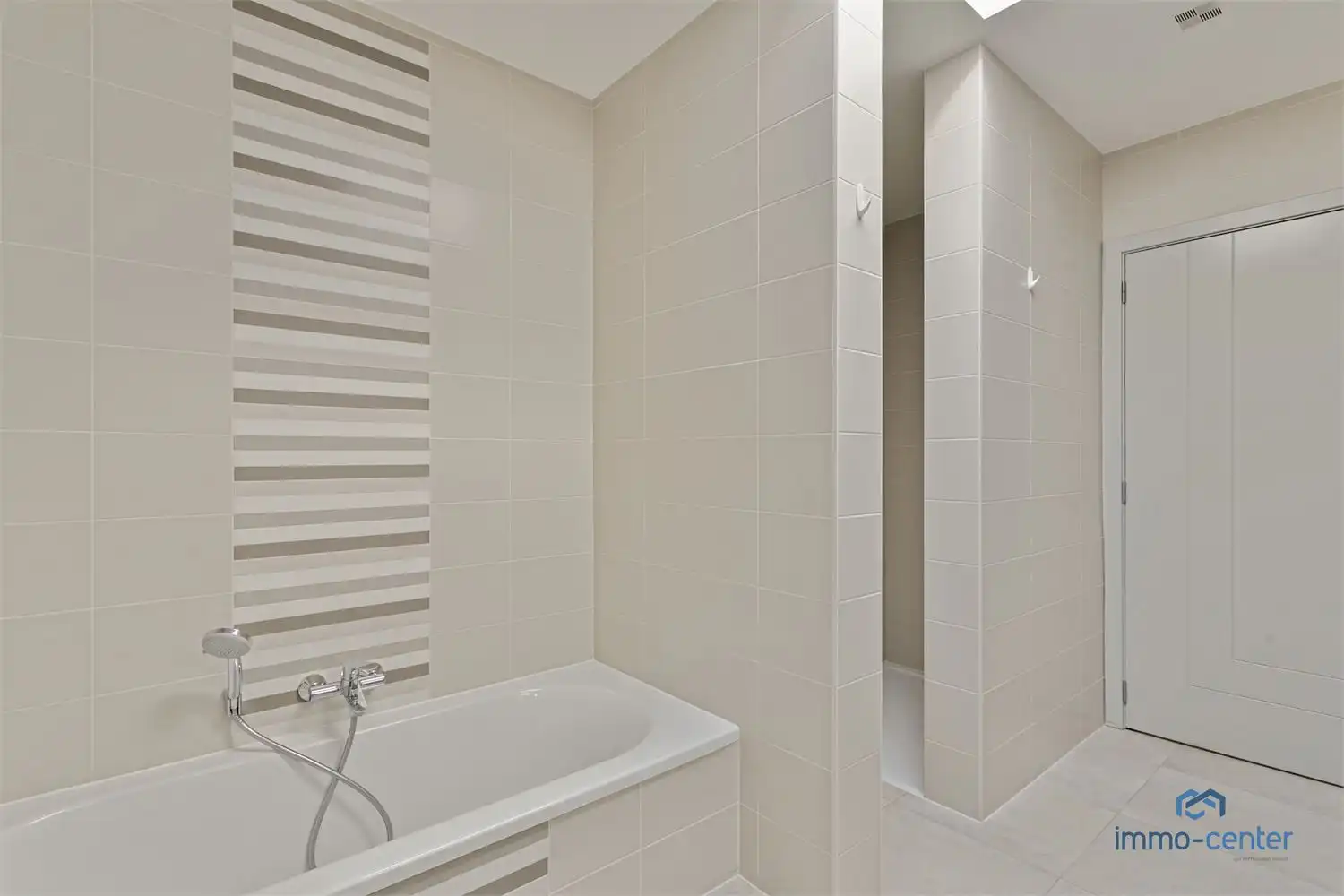 Modern twee-slaapkamer appartement te huur te Genk! foto 17