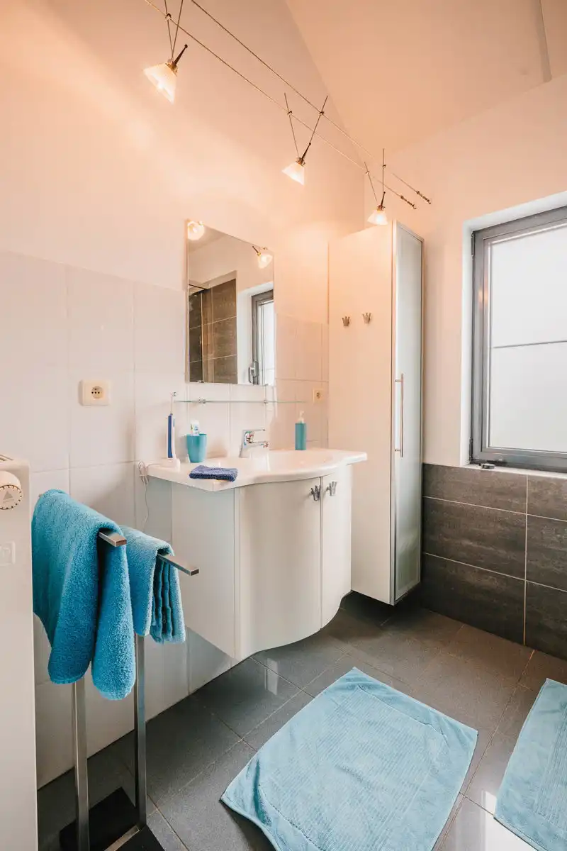Stijlvolle, eigentijdse woning op een ruim perceel foto 32