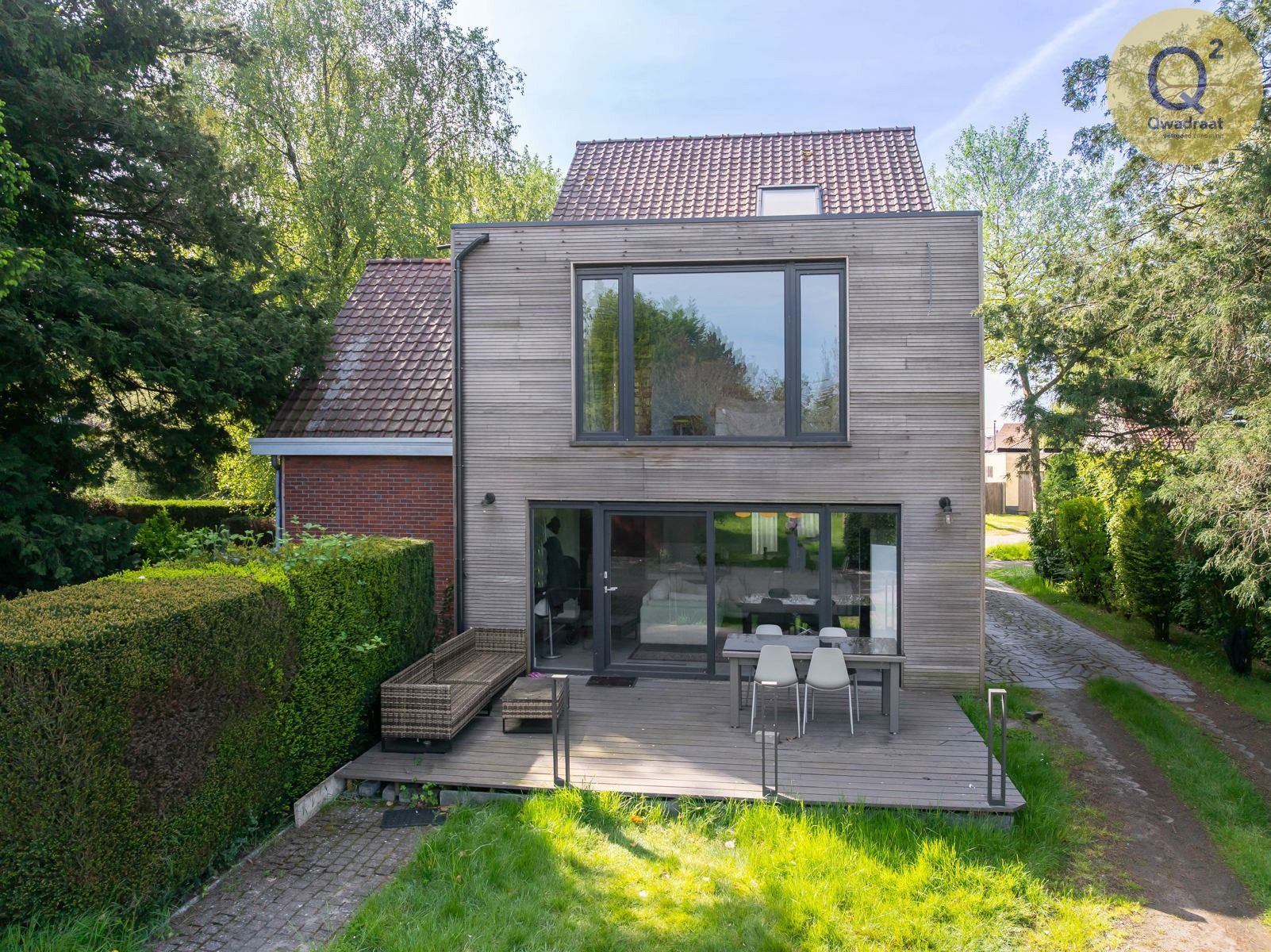 Ruime vernieuwde woning met 4 slpks en grote tuin foto 3