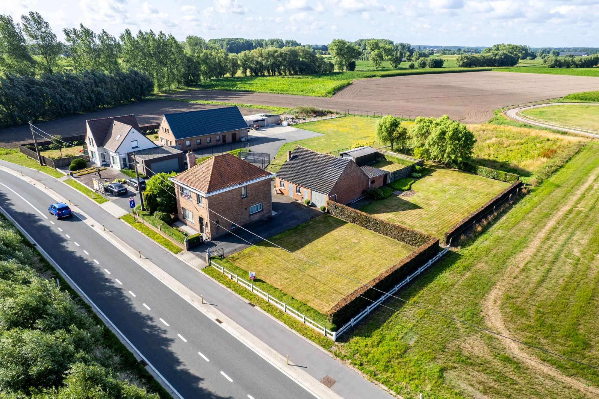 LANDELIJK GELEGEN WONING met SCHUUR & WEILAND op  3173 m² foto 4