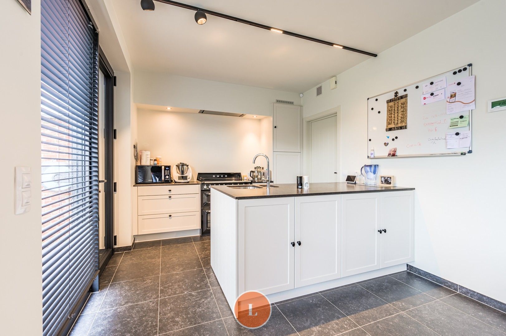 Perfect afgewerkte halfopen woning met 3 slaapkamers te Roeselare. foto 6