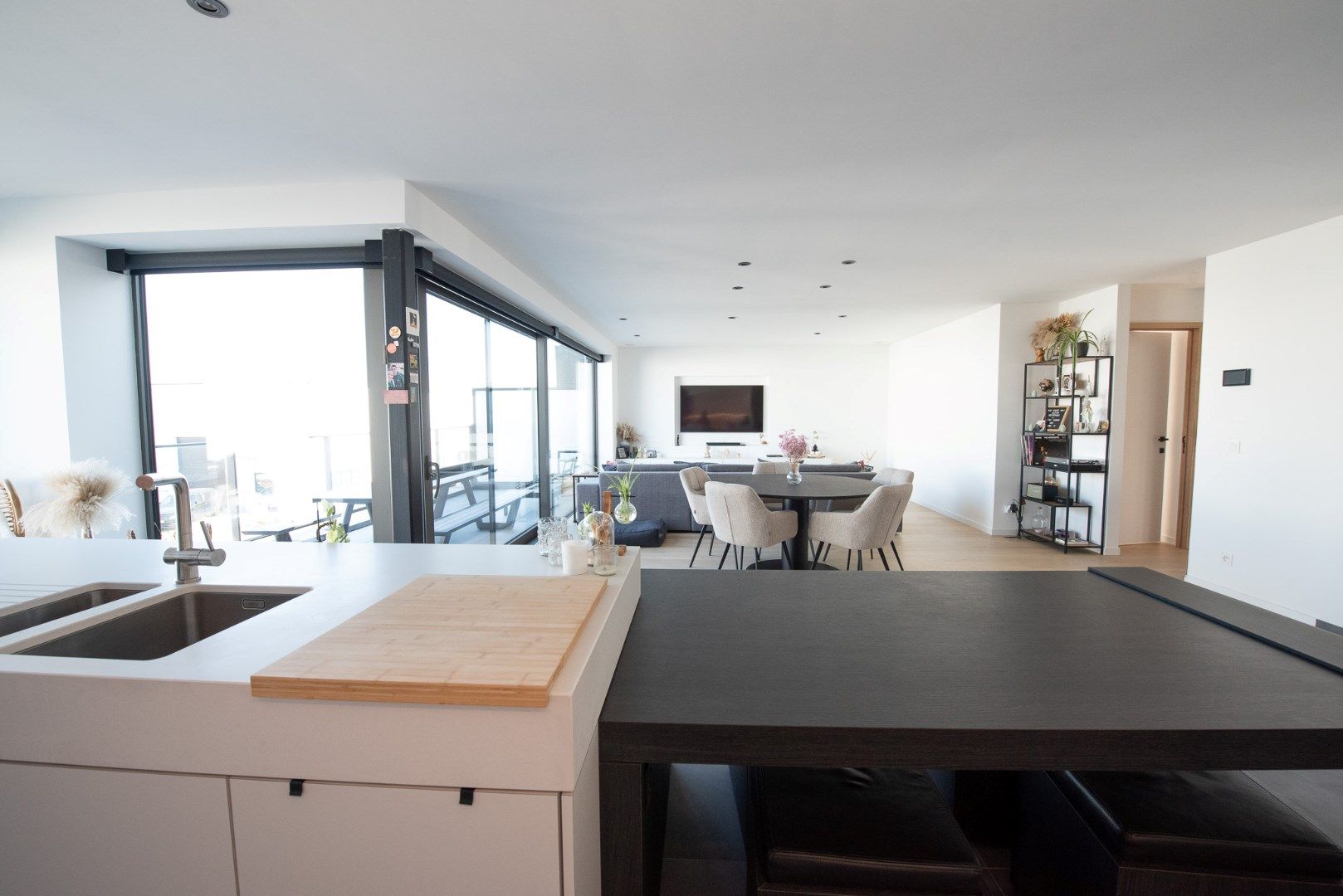 Te Koop in het Saspark te Ooigem: Nieuwbouw KMO-unit (240m²) met prachtige loft (135m²) met zonneterras! foto 10