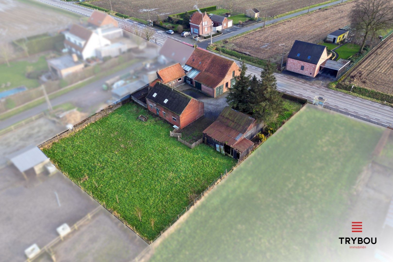 Authentieke hoeve met bijgebouwen op ruim perceel foto 2