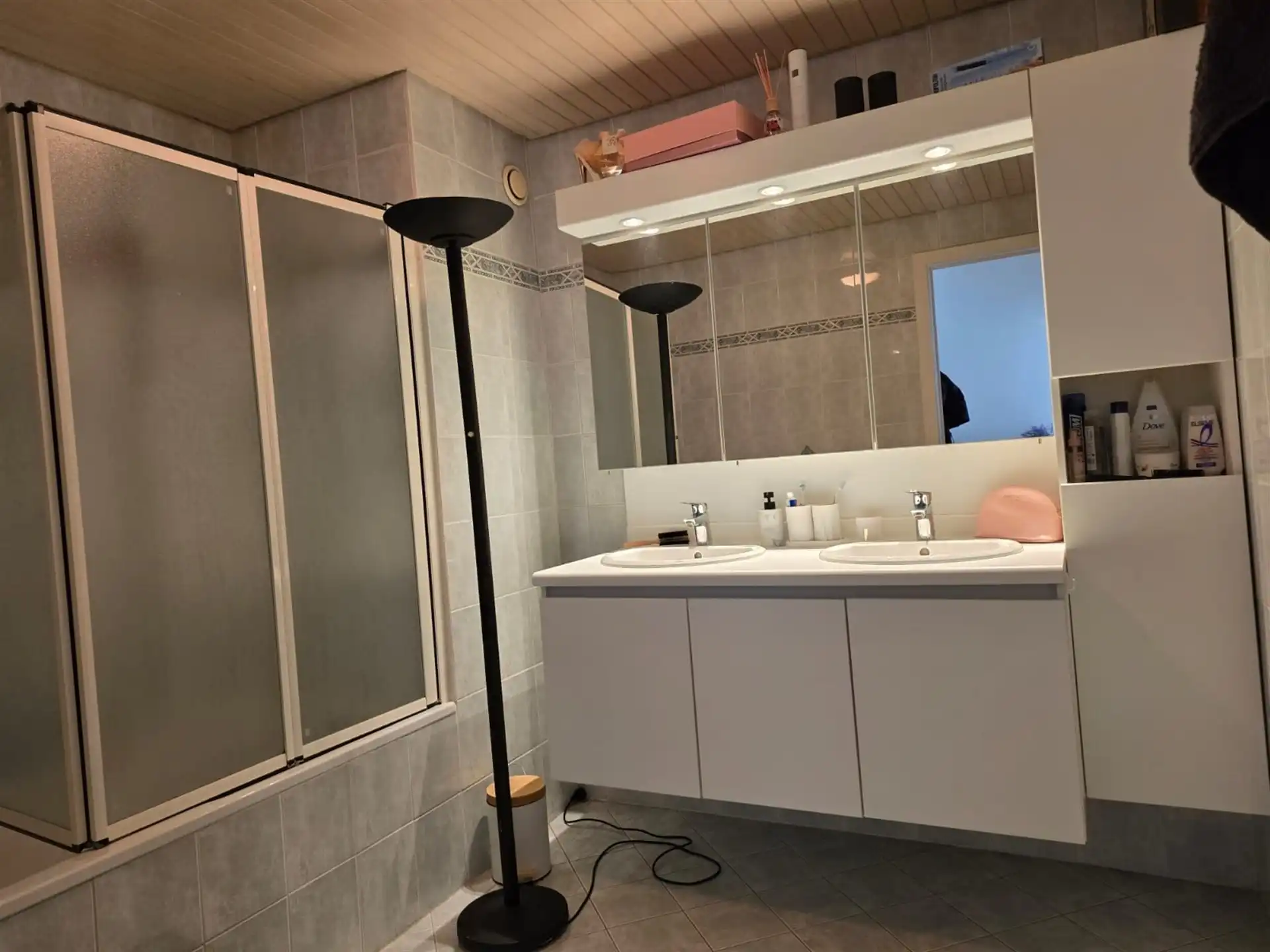 Lichtrijk 2-slaapkamerappartement met terras foto 5