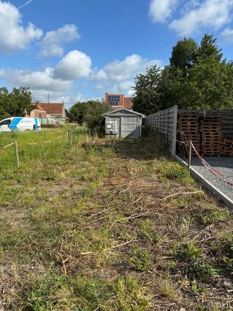 Te renoveren woning met 2 slaapkamers, tuin en uitweg achteraan op een totale oppervlakte van 480 m². foto 3