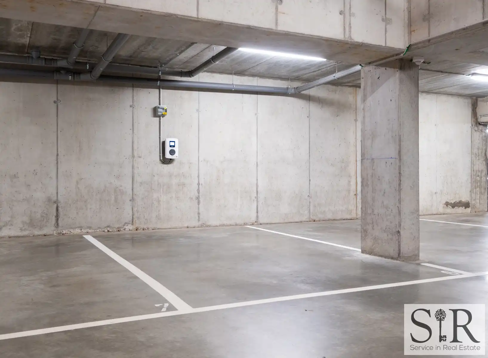 Parkeerplaats te koop foto {{pictureIndex}}