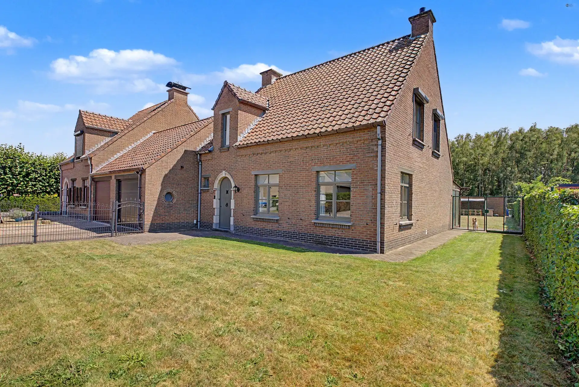 Instapklare Halfopen bebouwing in groene omgeving foto {{pictureIndex}}