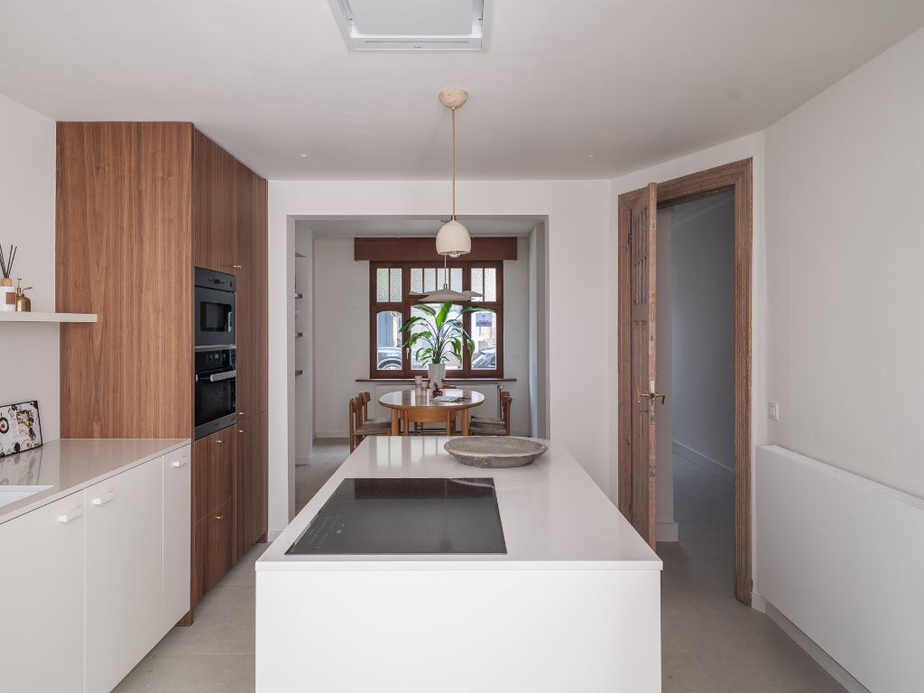 Karaktervolle, gerenoveerde interbellumwoning met 4 slaapkamers en buitenruimte op wandelafstand van station Gent-Sint-Pieters. foto 8
