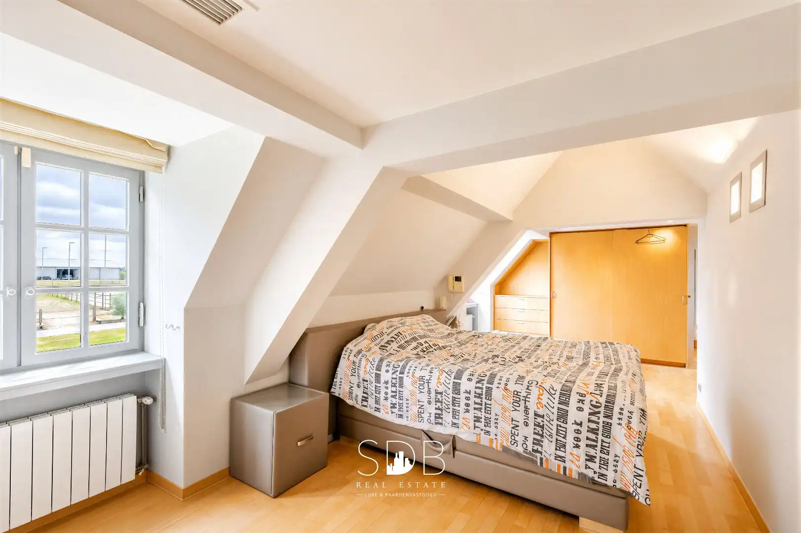 Landelijke villa met bijgebouwen en graslanden op 23.740m² foto 17