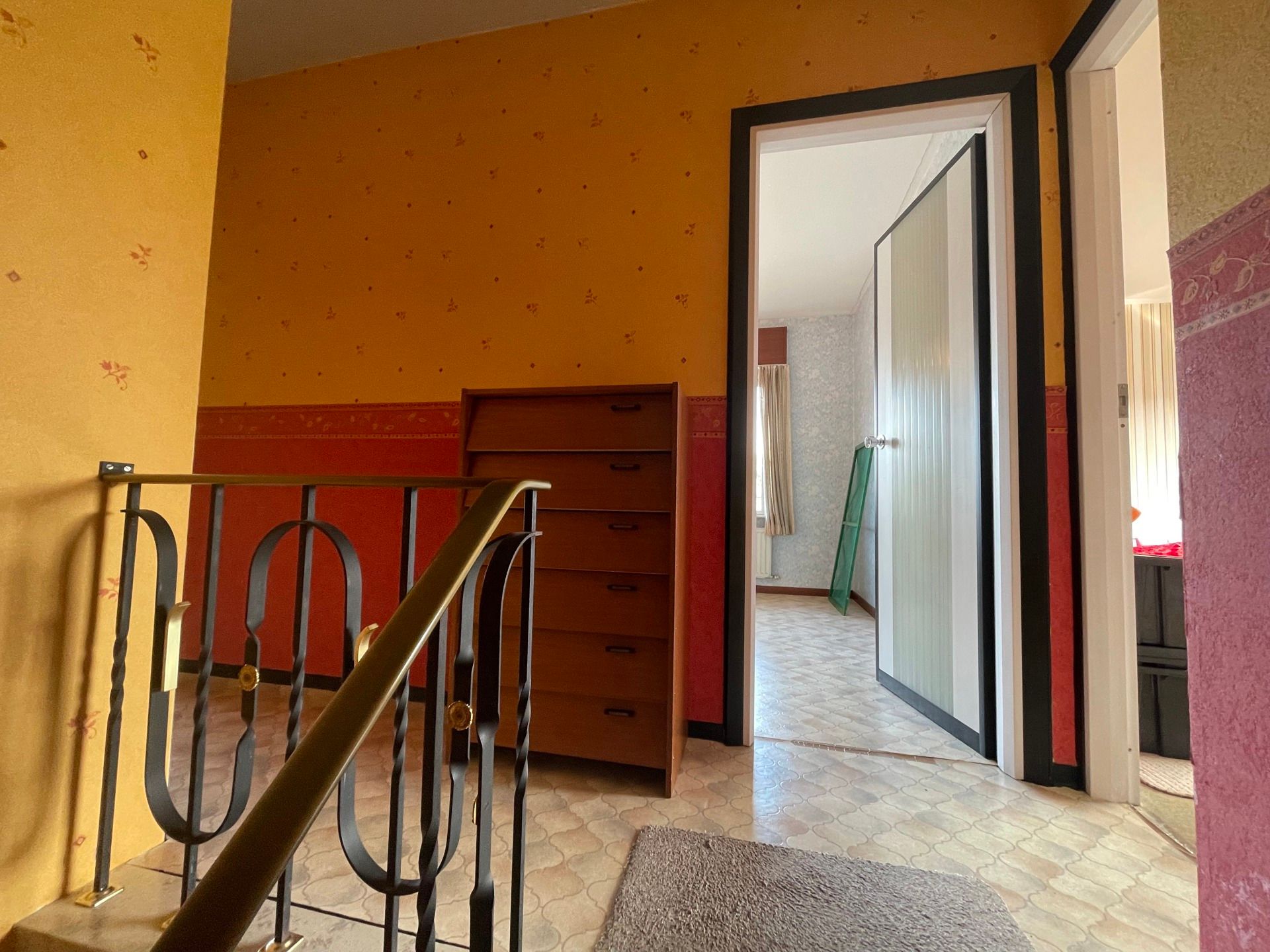 Te renoveren woning met veel potentieel foto 16