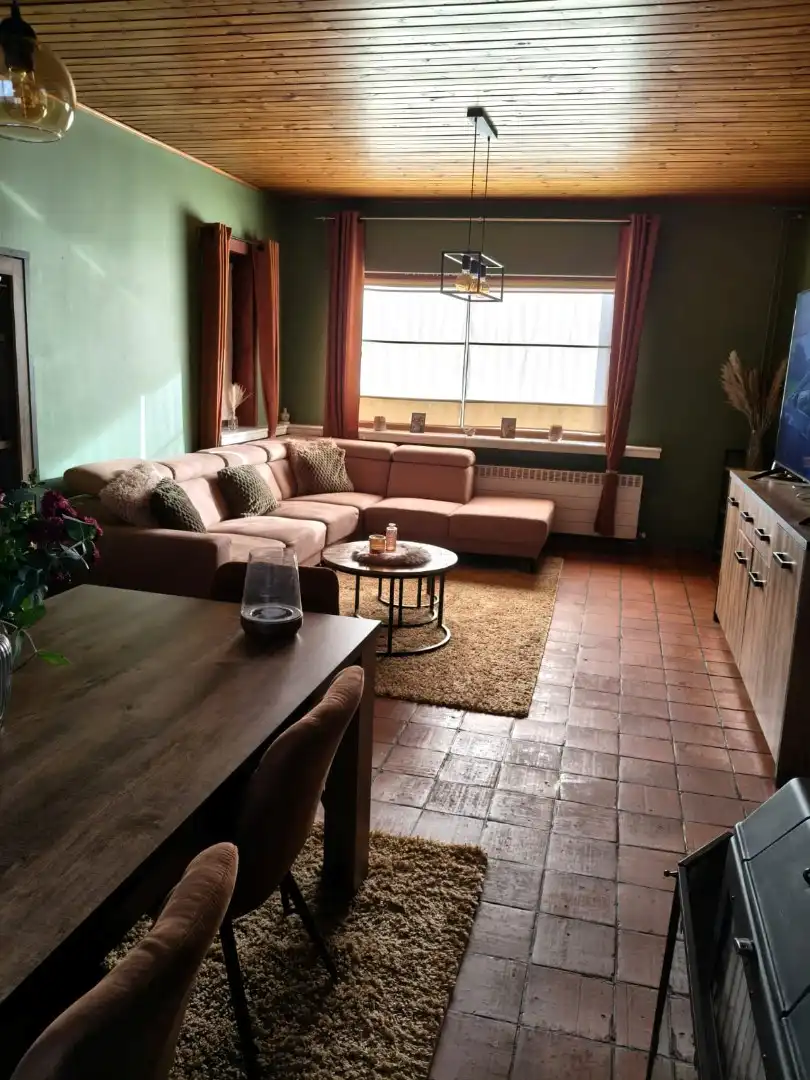 Ruime woning met 4 slaapkamers en garage en carport en tuin foto 6