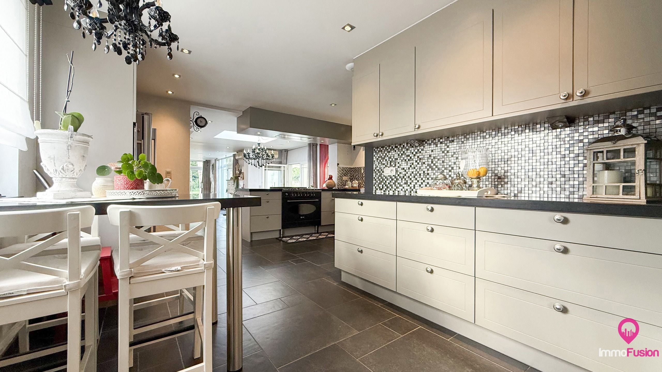 Rustig gelegen instapklare woning met 4 slpks en mooie tuin! foto 3