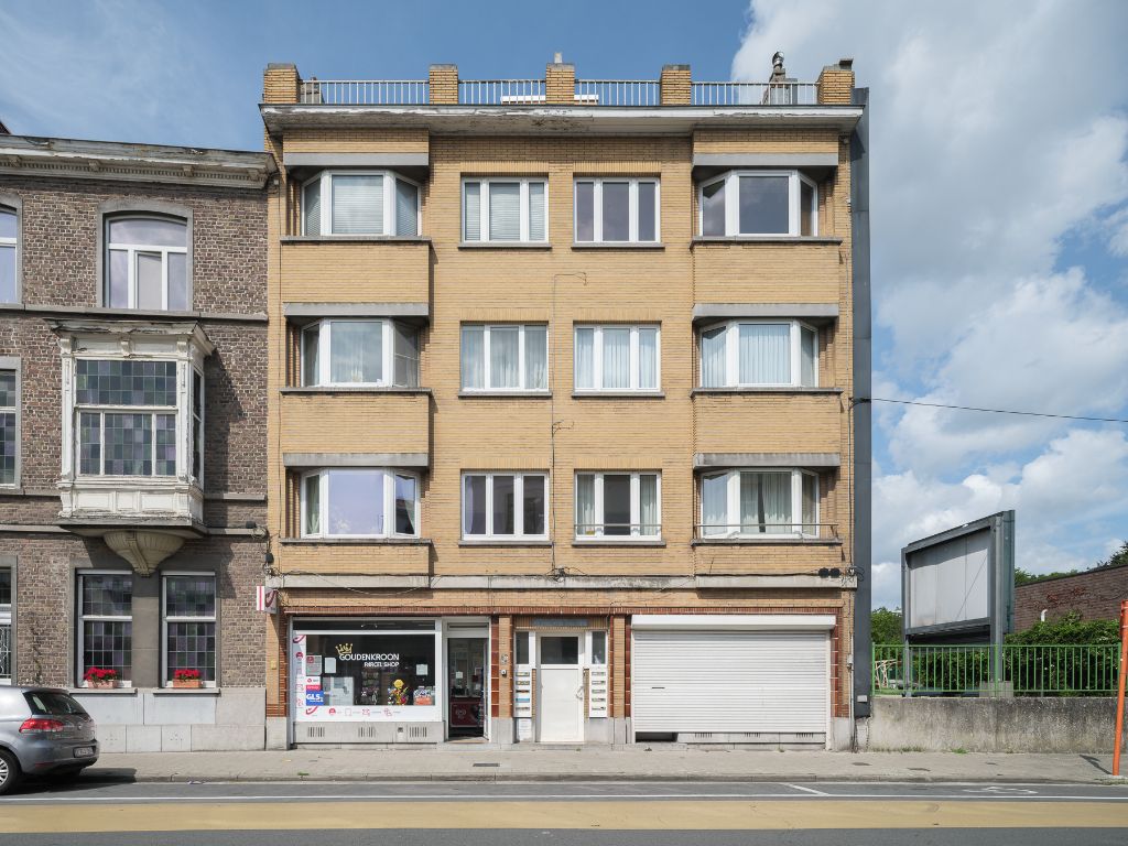 Stijlvol en lichtrijk 2-slaapkamer appartement met terras op wandelafstand van het historisch centrum. foto 19