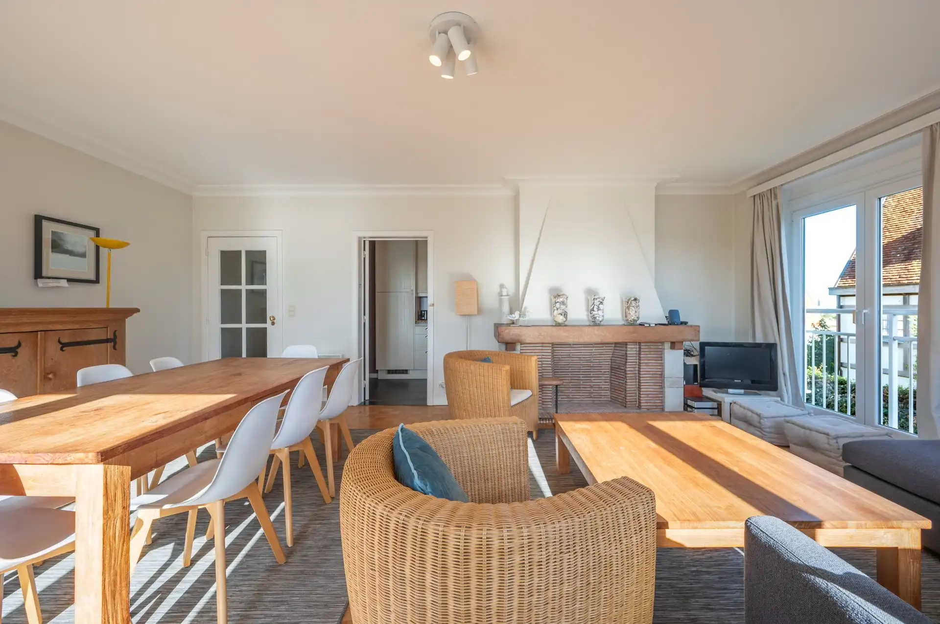 Gemeubeld: ruim appartement vlakbij zee! foto 3
