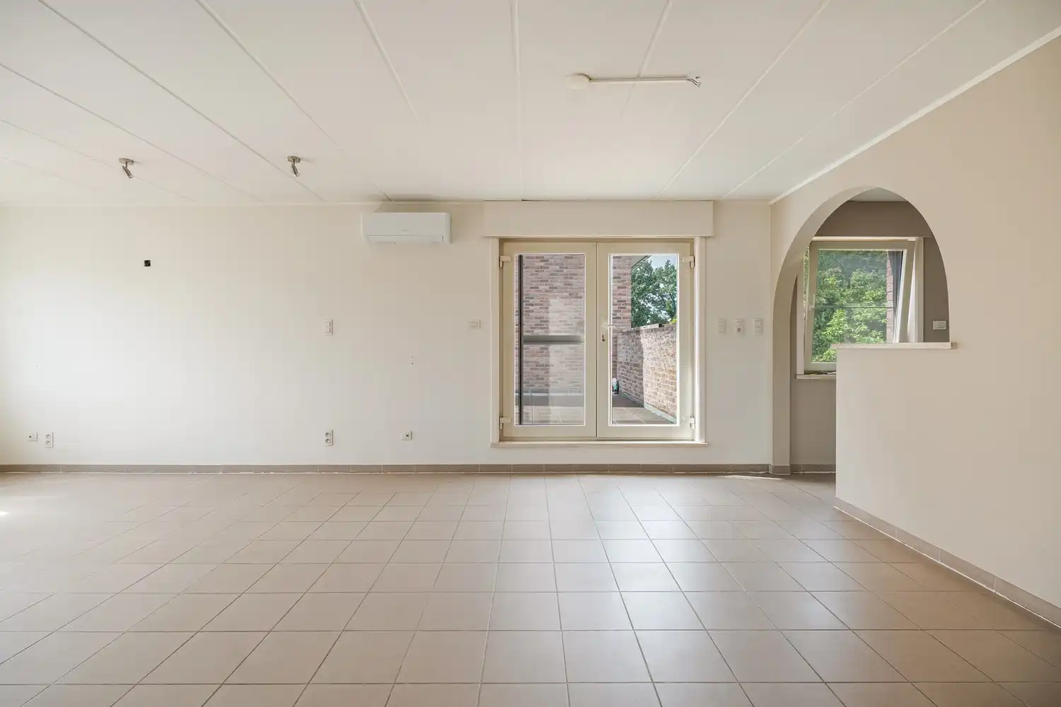 Ruim en veelzijdig appartement met 3 slaapkamers nabij het centrum van Lanaken foto 5