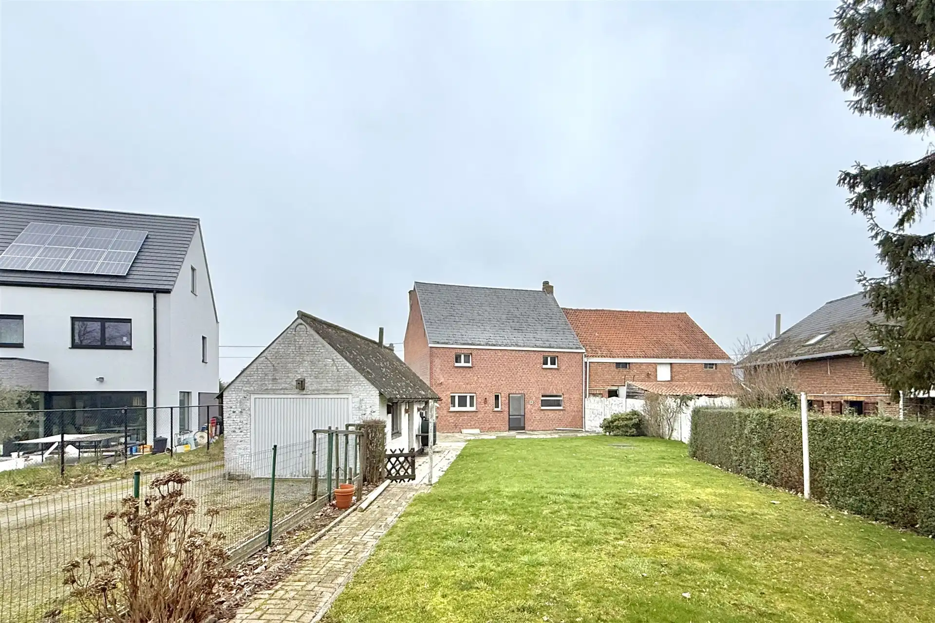 Te renoveren woning met tuin en garage foto 15