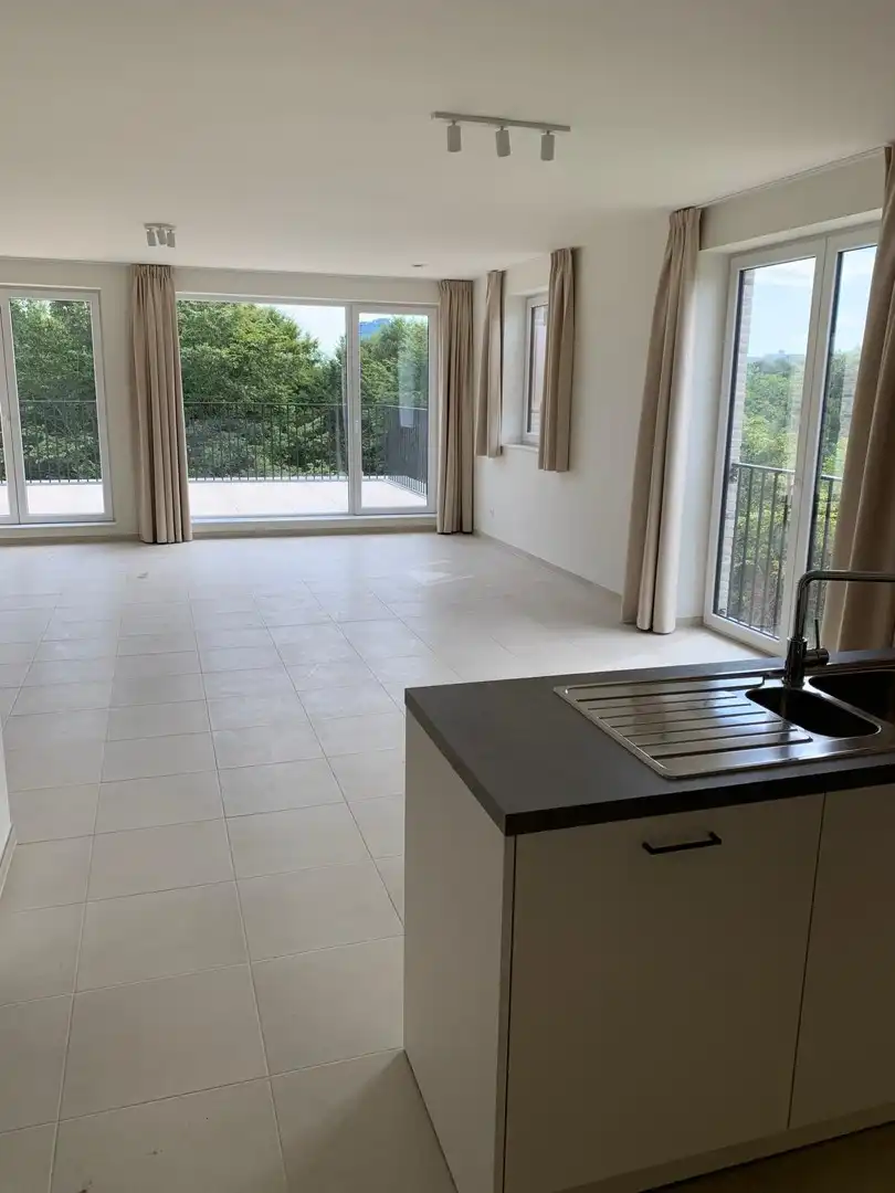 RUIM EN LICHT 3-SLAAPKAMERAPPARTEMENT MET GROOT TERRAS IN GROENLOO foto 2