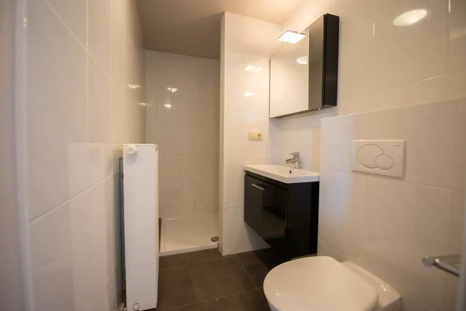 Gezellig 1 slpk dakappartement met staanplaats op centrale ligging te Sint-Joris foto 9