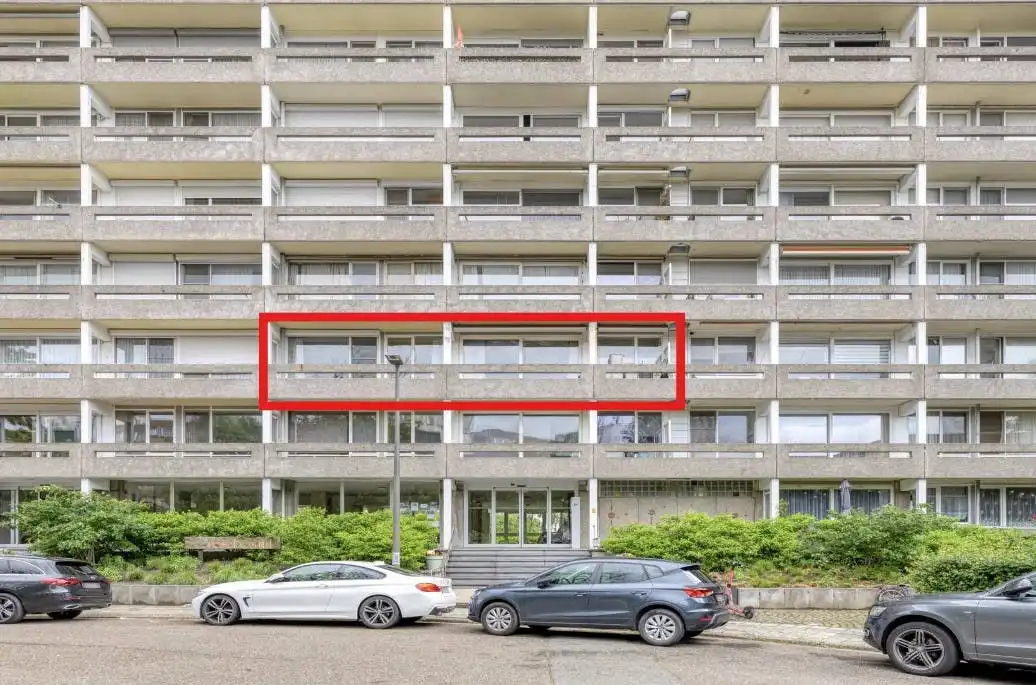 Te renoveren appartement met 2 slaapkamers in Bosuil-wijk! foto 2