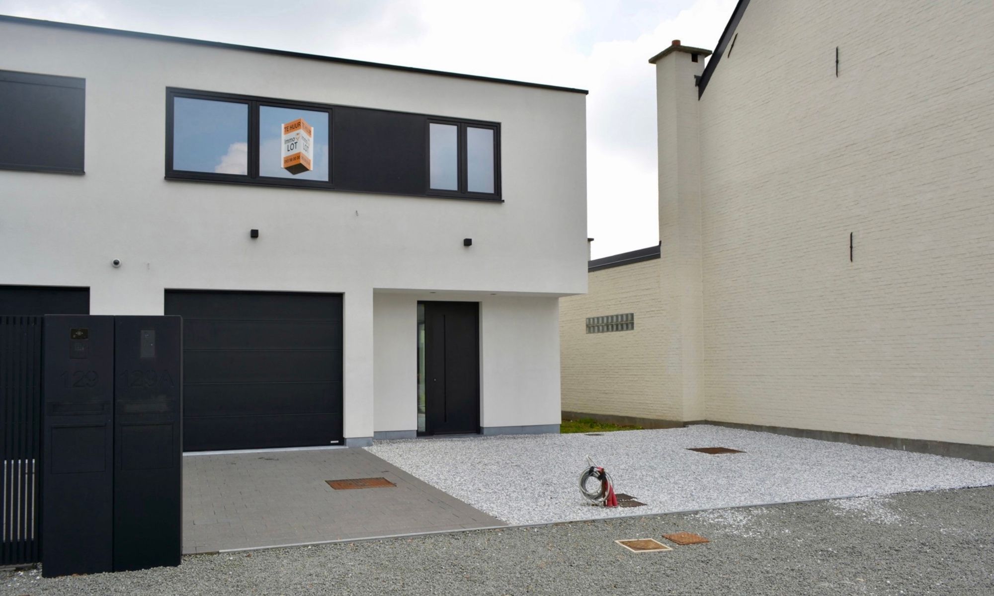 Prachtige, energiezuinige woning met poolhouse! foto 3